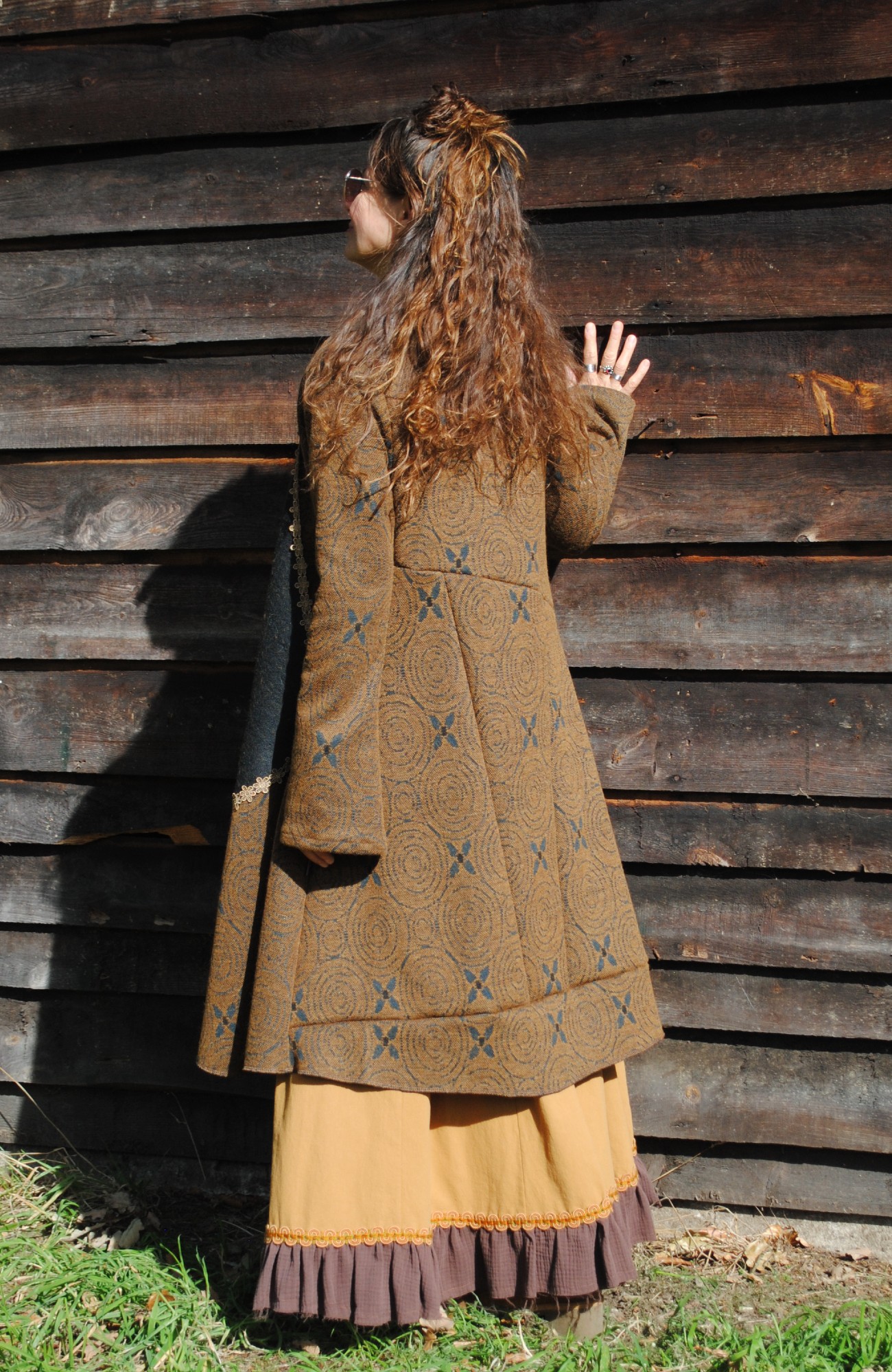 Auralyn artistieke kaneelkleurige jas