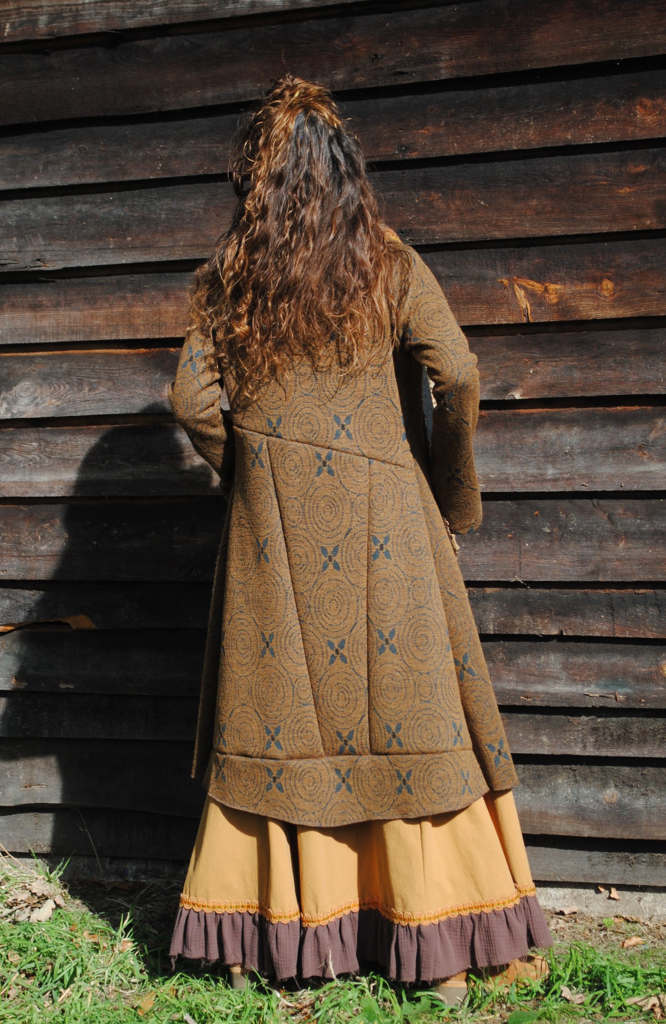 Auralyn artistieke kaneelkleurige jas