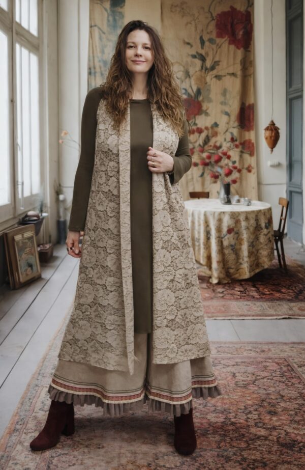 Nandin speels vest van kant